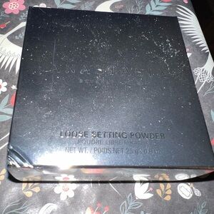 Anastasia Long-Wearing Setting Powder in Translucent
